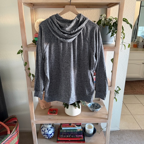 Vuori Women’s Oversized Halo Hoodie - Picture 5 of 5